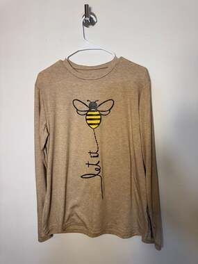 Women's Bee 'Let It Be' Graphic Long Sleeve Crew Neck Top